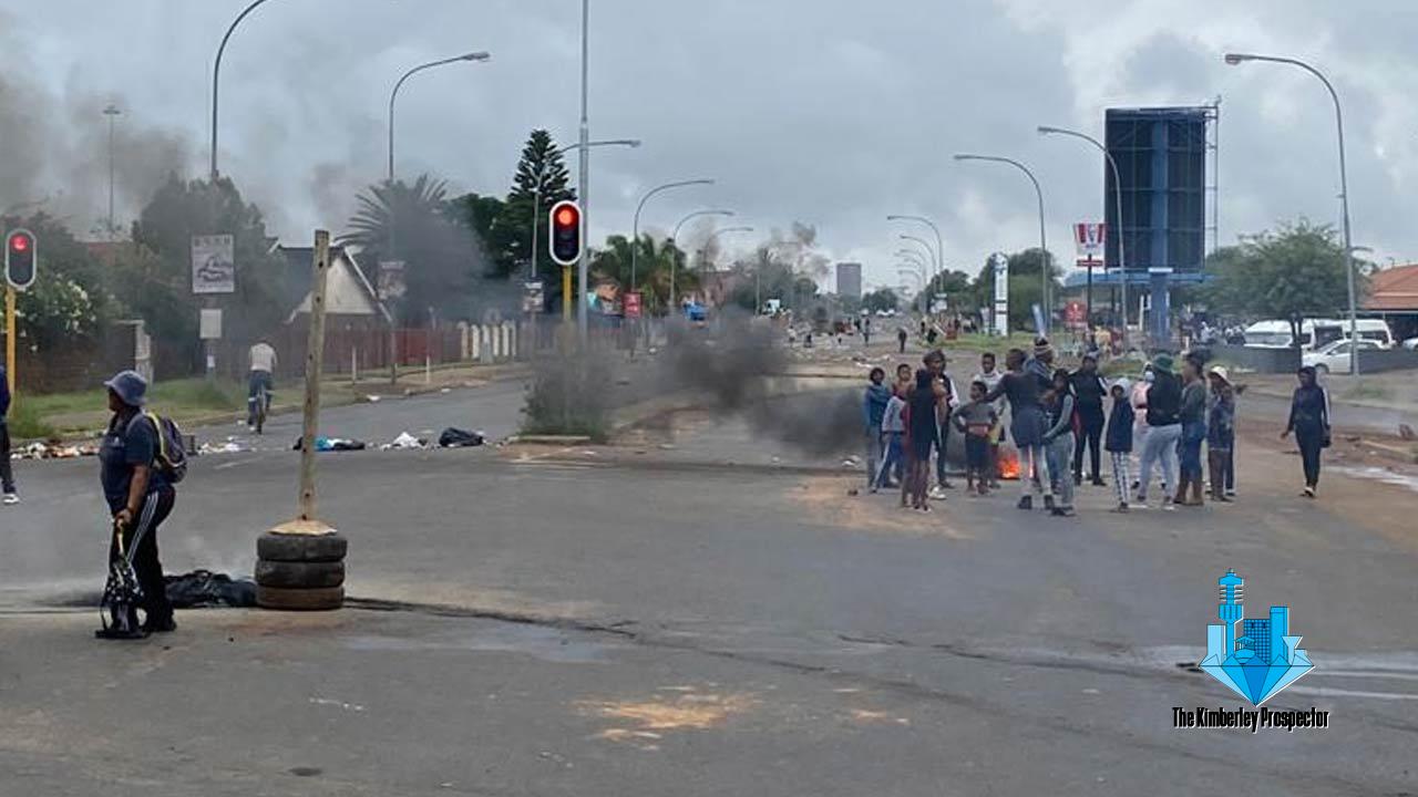 Protestors shut down Barkly Road Protestors shut down Barkly Road