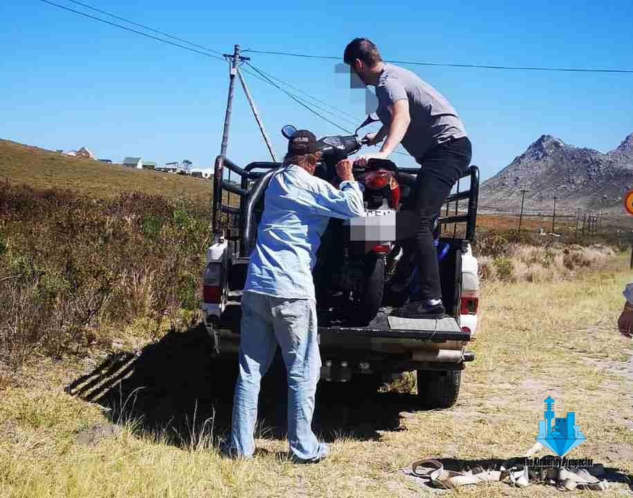 Samaritan saves day after motorcycle breaks down outside Betty’s Bay Samaritan saves day after motorcycle breaks down outside Betty’s Bay
