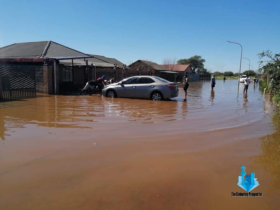#WeatherWarning: Heavy rain expected on Saturday