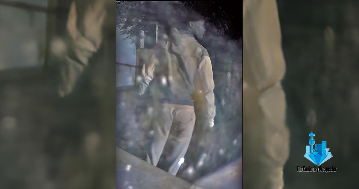 Inbreker neem byna huis in Kimberley oor Inbreker neem byna huis in Kimberley oor