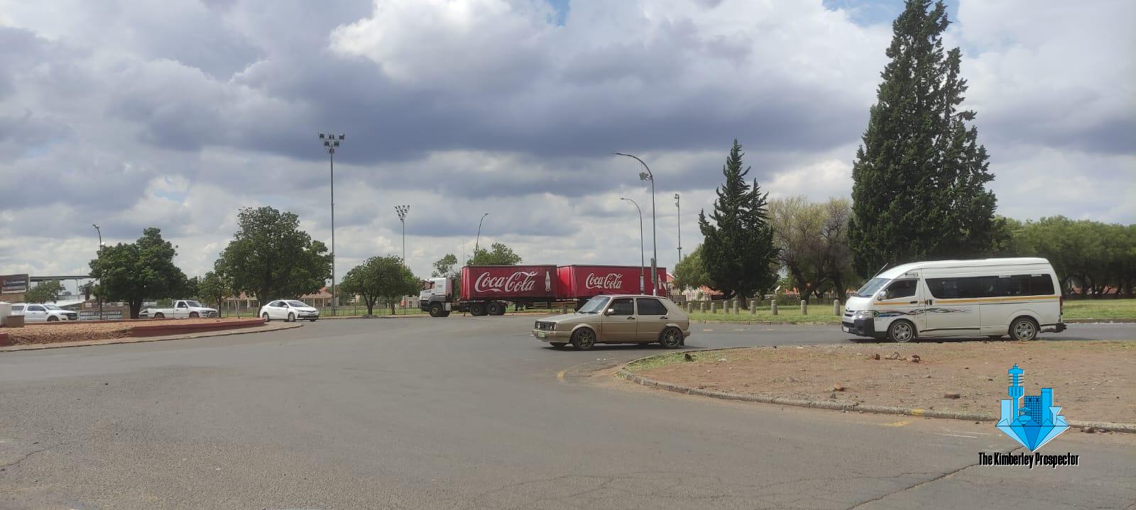 Coca-Cola Truck Creates Traffic Jam At Kimberley Traffic Circle Coca-Cola Truck Creates Traffic Jam At Kimberley Traffic Circle